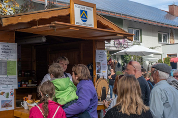 Informationsstand unserer Abfallberatung auf dem Marktsonntag der Gemeinde. 