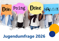 Das Bild zeigt das Plakatbild zur Poinger Jugendumfrage. Auf dem Bild sind jugendliche zu sehen, die Papierschileder hochhalten. Auf jedem Papierschild steht ein Wort, zusammen ergibt sich daraus der Satz, Dein Poing, Deine Stimme.